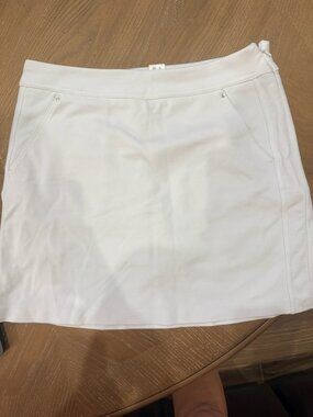 Greg Norman Golf Skort | Size Small | White | Performance Stretch